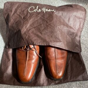LIKE NEW -COLE HAAN size 8 Boys like new